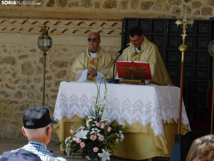 Fotos: Cientos de fieles acuden a la Romer&iacute;a de la Virgen de Inodejo