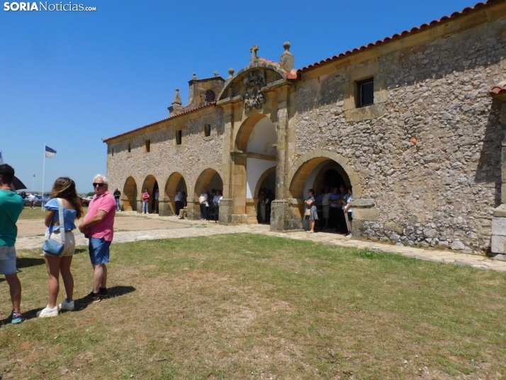 Fotos: Cientos de fieles acuden a la Romer&iacute;a de la Virgen de Inodejo