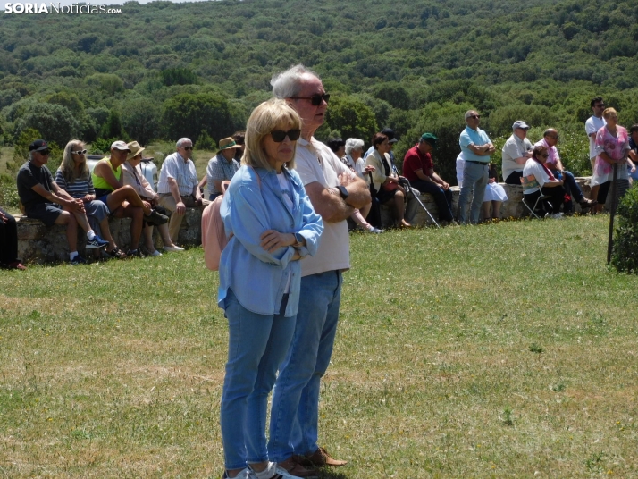 Fotos: Cientos de fieles acuden a la Romer&iacute;a de la Virgen de Inodejo