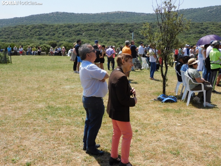 Fotos: Cientos de fieles acuden a la Romer&iacute;a de la Virgen de Inodejo