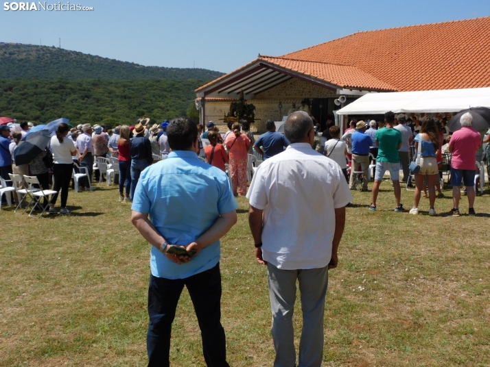 Fotos: Cientos de fieles acuden a la Romer&iacute;a de la Virgen de Inodejo