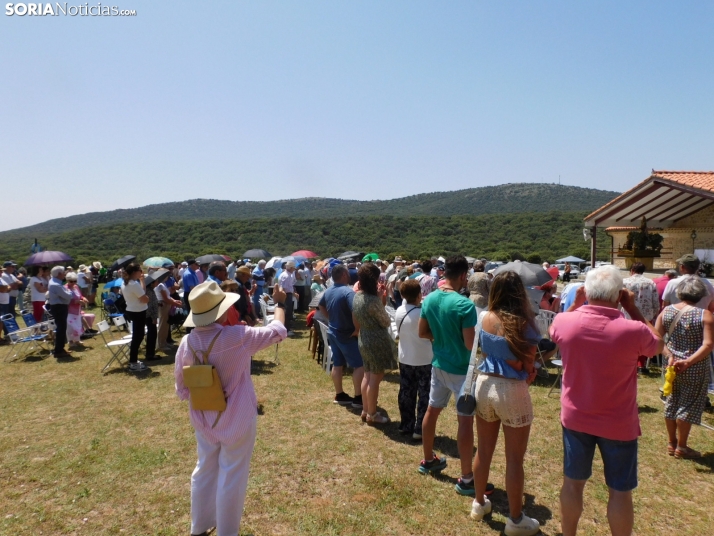 Fotos: Cientos de fieles acuden a la Romer&iacute;a de la Virgen de Inodejo