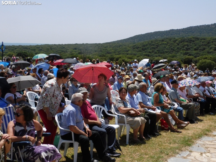 Fotos: Cientos de fieles acuden a la Romer&iacute;a de la Virgen de Inodejo