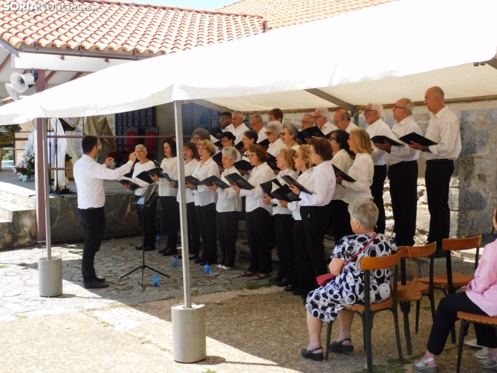 Fotos: Cientos de fieles acuden a la Romer&iacute;a de la Virgen de Inodejo