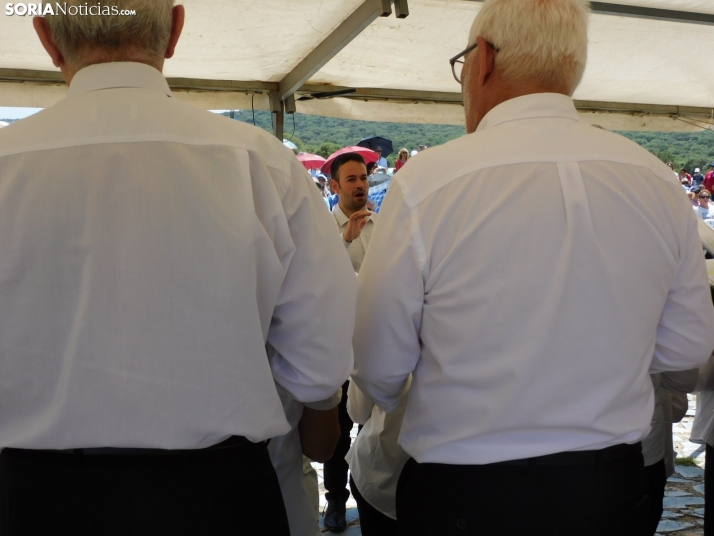 Fotos: Cientos de fieles acuden a la Romer&iacute;a de la Virgen de Inodejo