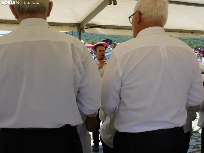 Fotos: Cientos de fieles acuden a la Romer&iacute;a de la Virgen de Inodejo