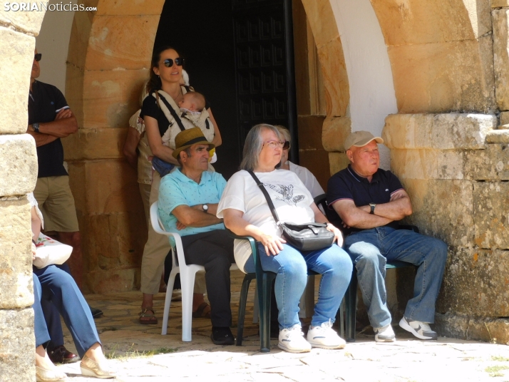 Fotos: Cientos de fieles acuden a la Romer&iacute;a de la Virgen de Inodejo