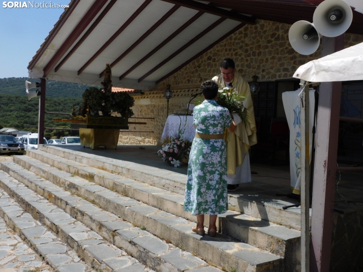 Fotos: Cientos de fieles acuden a la Romer&iacute;a de la Virgen de Inodejo