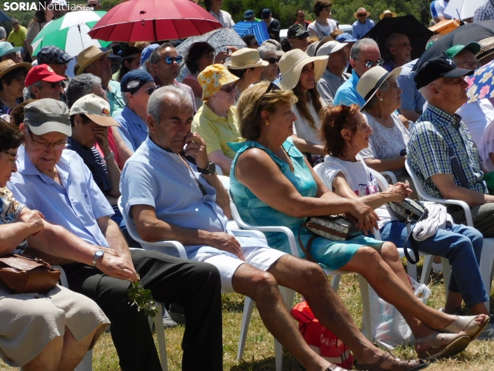 Fotos: Cientos de fieles acuden a la Romer&iacute;a de la Virgen de Inodejo