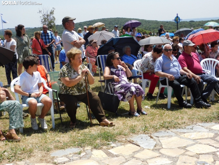 Fotos: Cientos de fieles acuden a la Romer&iacute;a de la Virgen de Inodejo