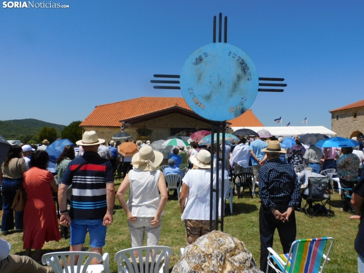 Fotos: Cientos de fieles acuden a la Romer&iacute;a de la Virgen de Inodejo
