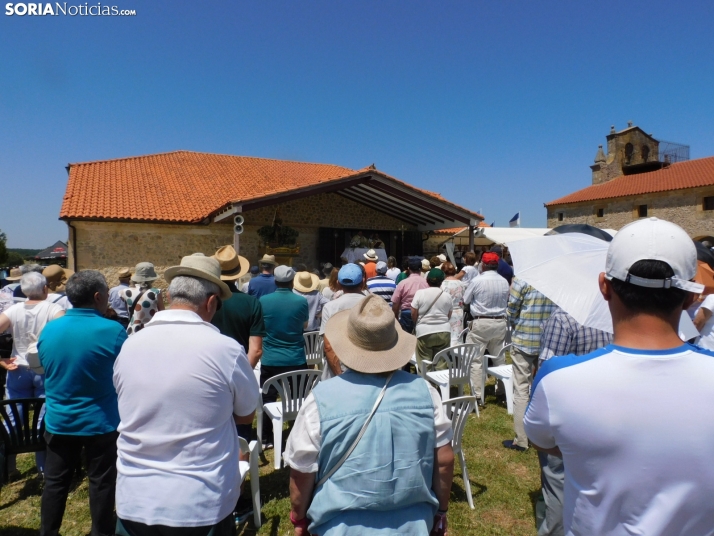 Fotos: Cientos de fieles acuden a la Romer&iacute;a de la Virgen de Inodejo