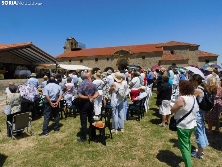 Fotos: Cientos de fieles acuden a la Romer&iacute;a de la Virgen de Inodejo