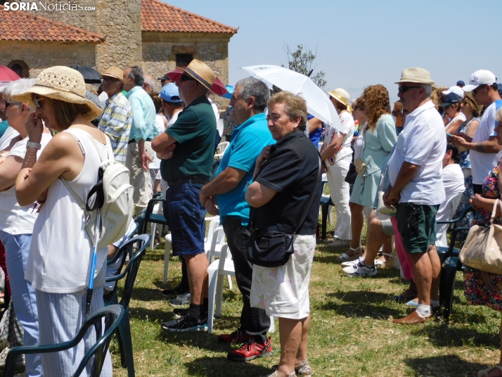 Fotos: Cientos de fieles acuden a la Romer&iacute;a de la Virgen de Inodejo