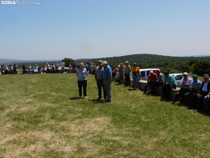 Fotos: Cientos de fieles acuden a la Romer&iacute;a de la Virgen de Inodejo