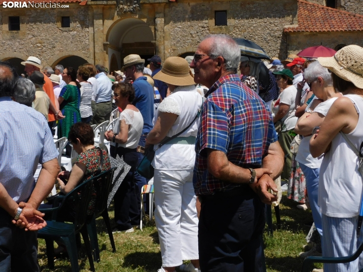 Fotos: Cientos de fieles acuden a la Romer&iacute;a de la Virgen de Inodejo