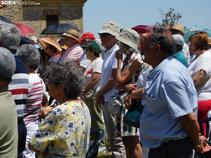 Fotos: Cientos de fieles acuden a la Romer&iacute;a de la Virgen de Inodejo