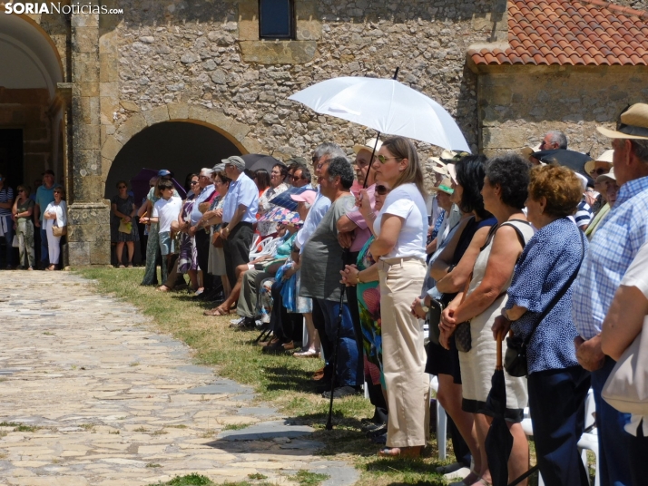 Fotos: Cientos de fieles acuden a la Romer&iacute;a de la Virgen de Inodejo