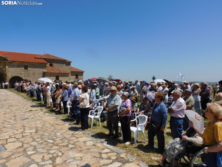 Fotos: Cientos de fieles acuden a la Romer&iacute;a de la Virgen de Inodejo
