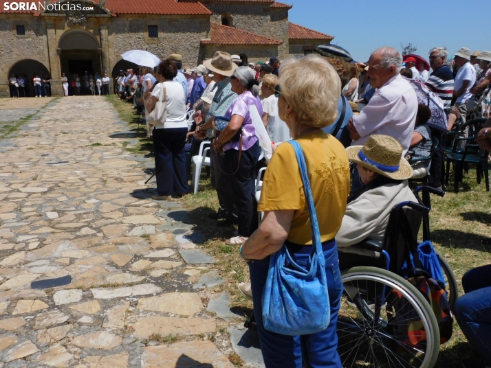 Fotos: Cientos de fieles acuden a la Romer&iacute;a de la Virgen de Inodejo