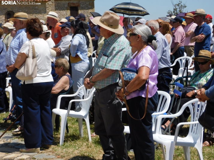 Fotos: Cientos de fieles acuden a la Romer&iacute;a de la Virgen de Inodejo