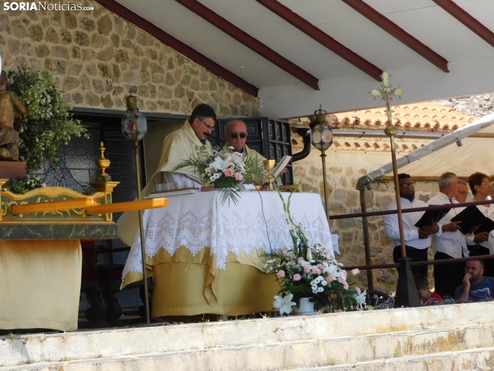 Fotos: Cientos de fieles acuden a la Romer&iacute;a de la Virgen de Inodejo
