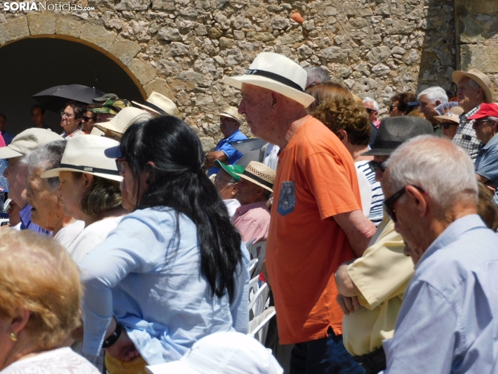 Fotos: Cientos de fieles acuden a la Romer&iacute;a de la Virgen de Inodejo