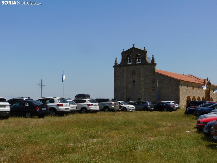 Fotos: Cientos de fieles acuden a la Romer&iacute;a de la Virgen de Inodejo