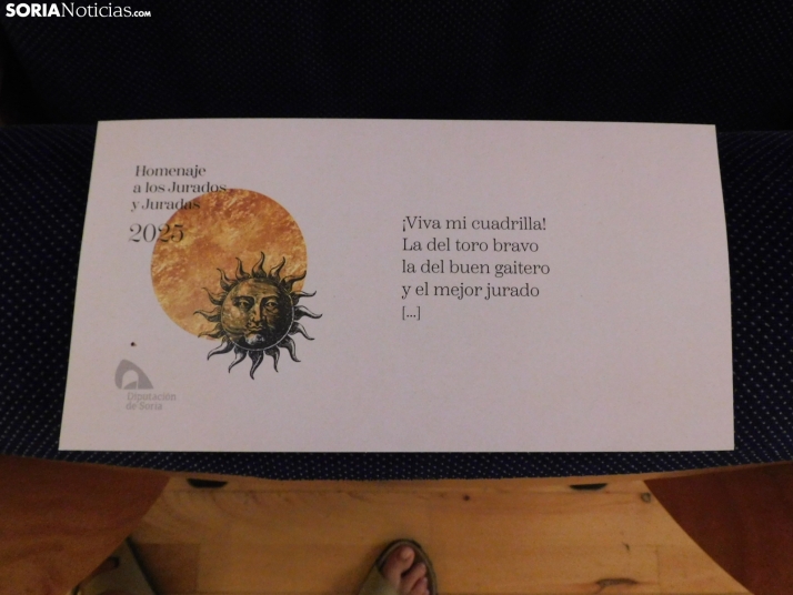 Galer&iacute;a | Los jurados y juradas reciben un sentido homenaje antes del comienzo de las fiestas de San Ju