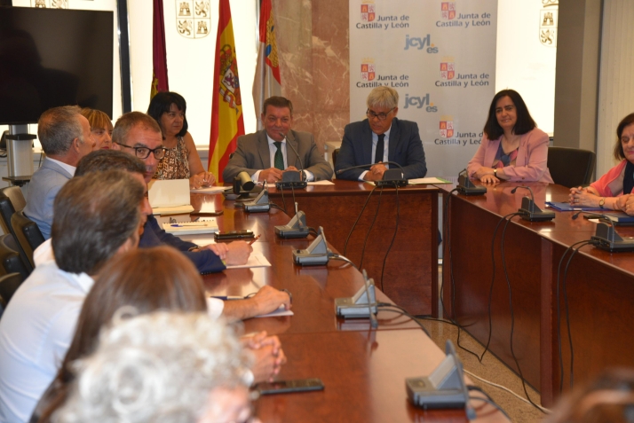 La Junta examina sus servicios públicos para mejorar la calidad, agilidad y eficacia por los ciudadanos