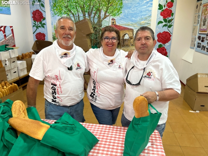 Fotos: Los sorianos acuden en masa a las cuadrillas para recoger sus tajadas del Domingo de Calderas