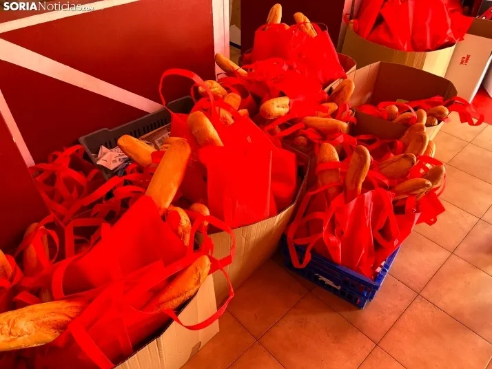 Fotos: Los sorianos acuden en masa a las cuadrillas para recoger sus tajadas del Domingo de Calderas