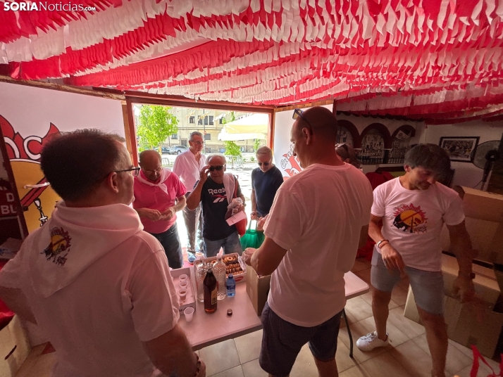 Fotos: Los sorianos acuden en masa a las cuadrillas para recoger sus tajadas del Domingo de Calderas