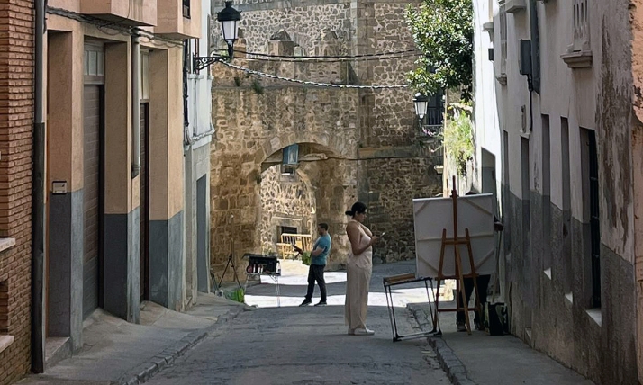 Dos autores en la calle Vicente Tutor, próxima al palacio de Los Castejones. 