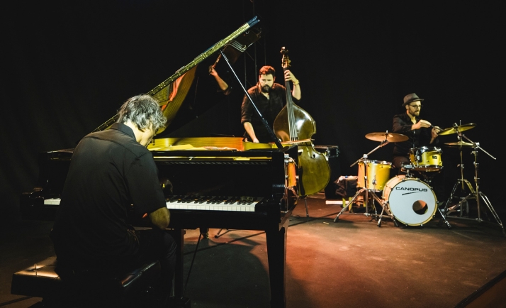 Viernes de jazz vibrante con Mikel Azpiroz Trio en el Casino