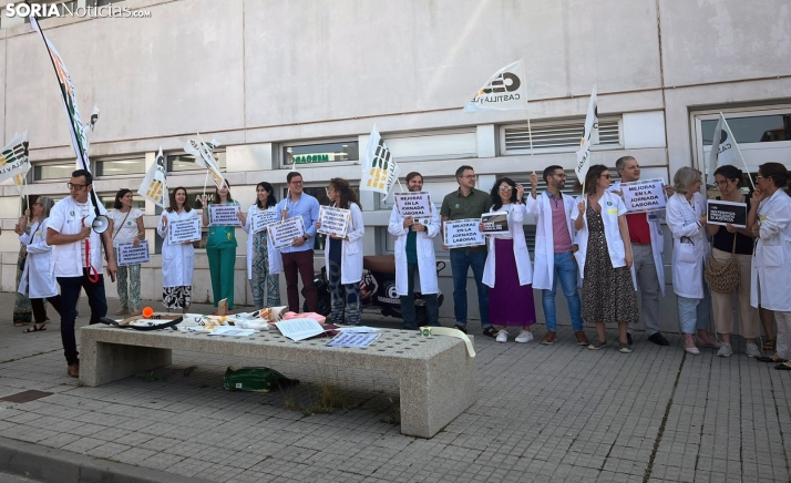 Batas blancas en pie de guerra exigen justicia y alertan de fuga de médicos