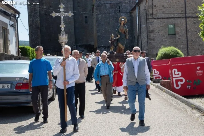 Procesión en honor a San Quirico y Santa Julita