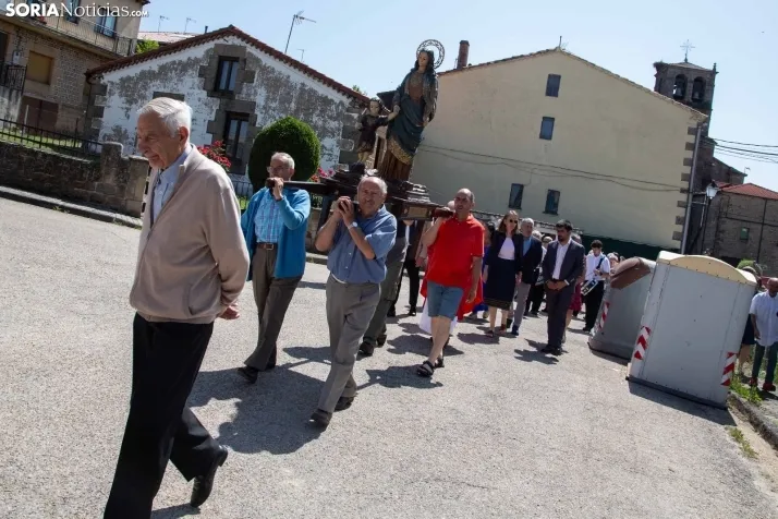 Procesión en honor a San Quirico y Santa Julita