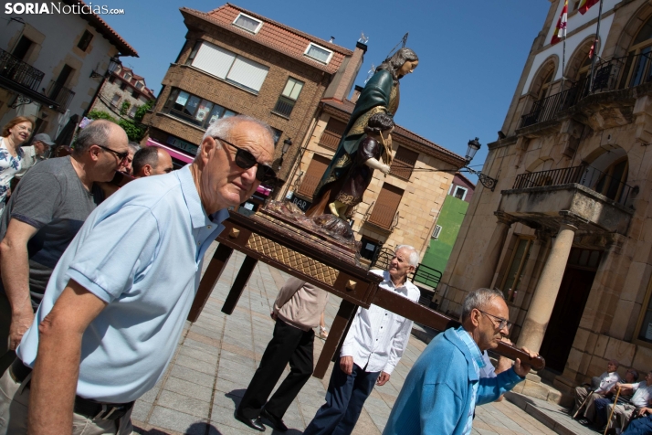 Procesión en honor a San Quirico y Santa Julita