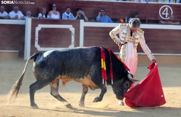 FOTOS | Segunda de abono sin trofeos