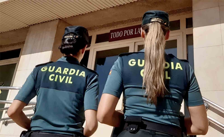 La Guardia Civil detiene a un grupo criminal dedicado a la venta de conservas de la variedad pimientos del cristal que no habían pasado los controles higiénico-sanitarios