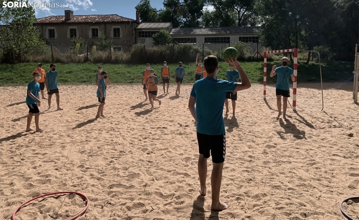 El V Campus Balonmano Soria abre inscripciones: todos los detalles de una semana de deporte y diversi&oacute;n