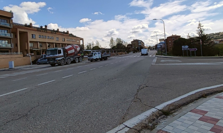 El PSOE de El Burgo denuncia la incoherencia del PP: el alcalde pidió las obras de la travesía que ahora quieren frenar