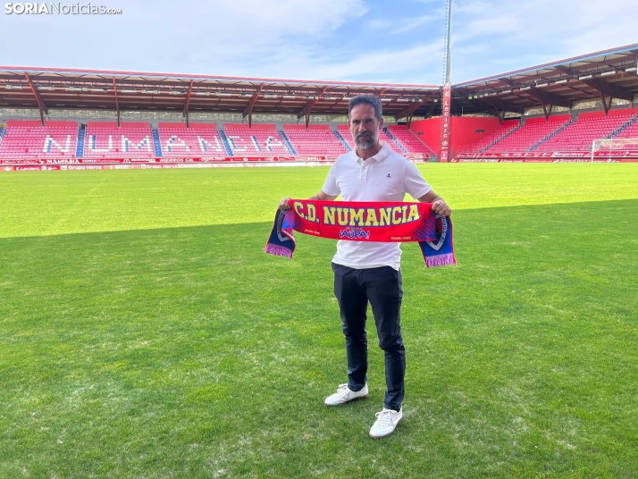 Abel Segovia, a escena: f&uacute;tbol ofensivo, identidad, plantilla corta y mantener la base del curso pasado