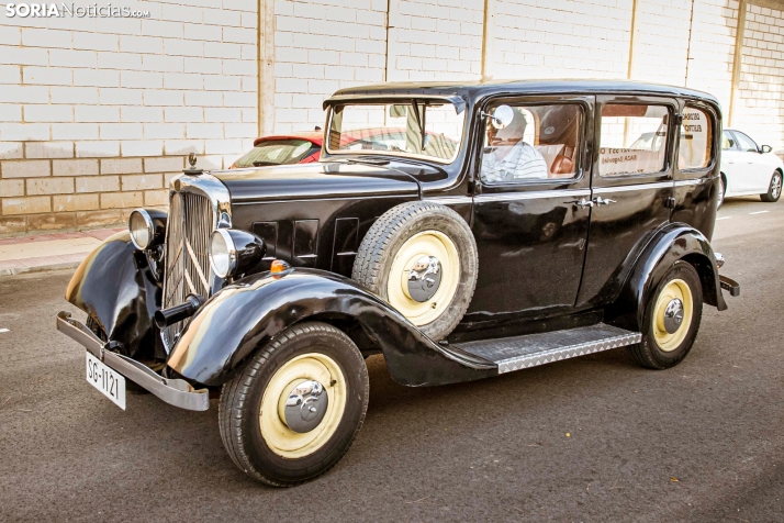 Coches clásicos en San Esteban 2025./ Viksar Fotografía