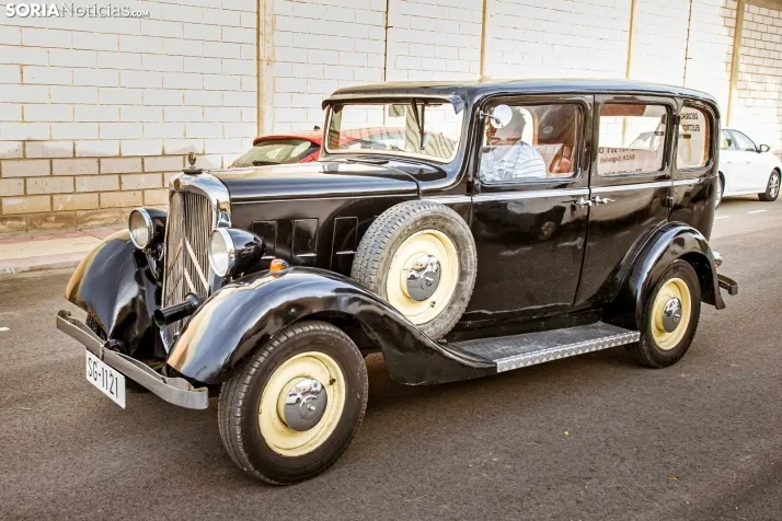Coches clásicos en San Esteban 2025./ Viksar Fotografía