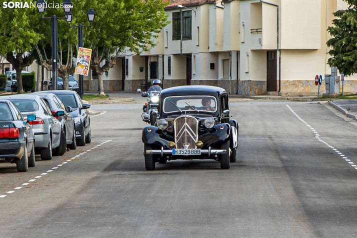 Coches clásicos en San Esteban 2025./ Viksar Fotografía