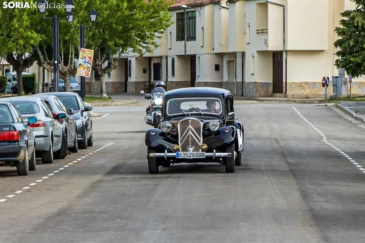 Coches clásicos en San Esteban 2025./ Viksar Fotografía