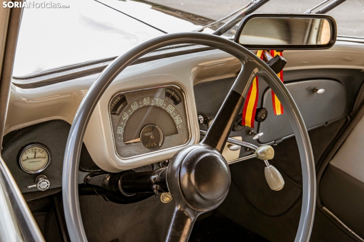 Coches clásicos en San Esteban 2025./ Viksar Fotografía