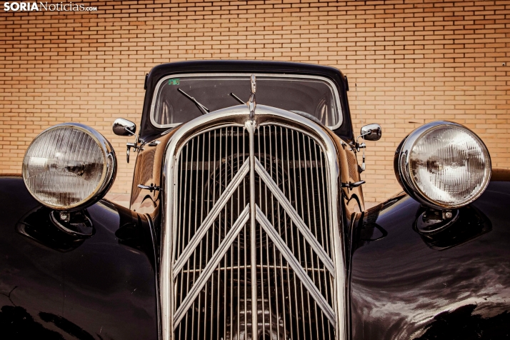 Coches clásicos en San Esteban 2025./ Viksar Fotografía